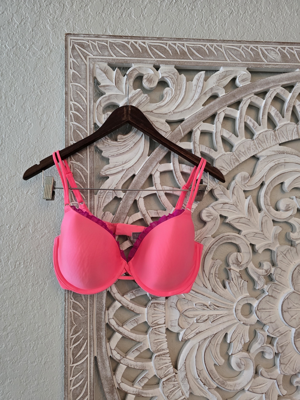 Victoria's Secret Women's Vibrant Neon Pink Demi Bra 34DD